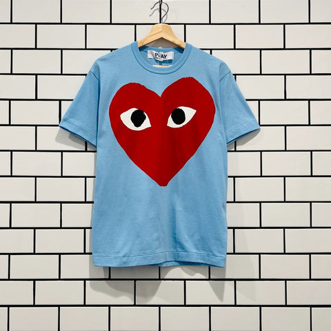 COMME DES GARCONS CDG PLAY BRIGHT HEART LOGO TEE BLUE T274-051-1