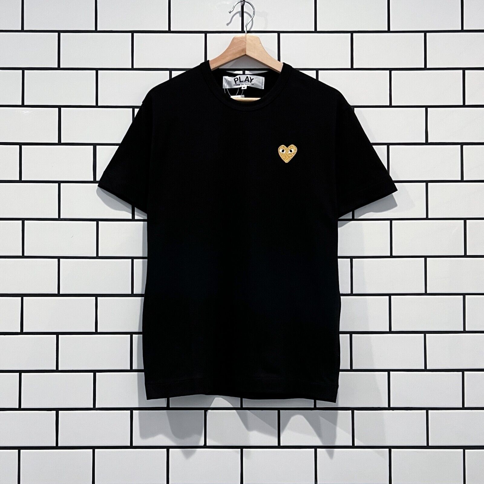 COMME DES GARCONS CDG PLAY GOLD HEART TEE BLACK AZ T216 051 1 shoparchive.us
