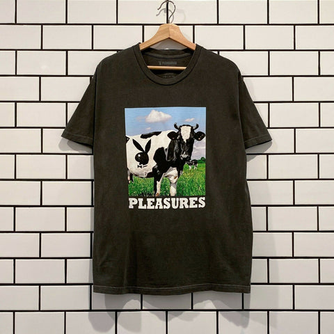 PLEASURES X PLAYBOY MOO T-SHIRT PEPPER