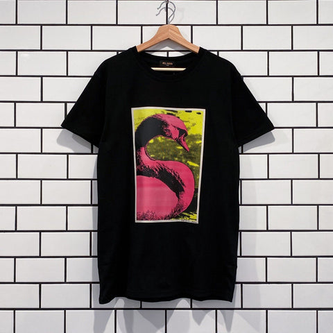 WELL KNOWN THE SWAN ART SS TEE BLACK