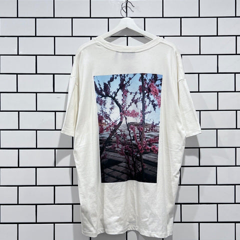 FEAR OF GOD ESSENTIALS FLORAL PRINTED SS TEE WHITE