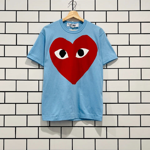 COMME DES GARCONS CDG PLAY BRIGHT HEART LOGO TEE BLUE T274-051-1