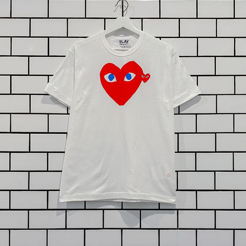 COMME DES GARCONS CDG PLAY RED HEART WITH BLUE EYES TEE AZ-T086-051-1