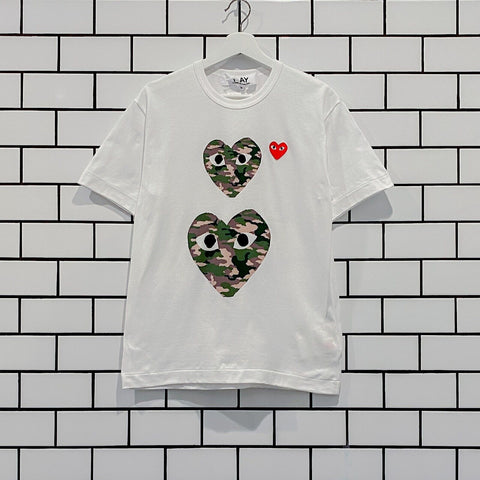 COMME DES GARCONS CDG PLAY DOUBLE HEART CAMO TEE AZ-T246-051-1