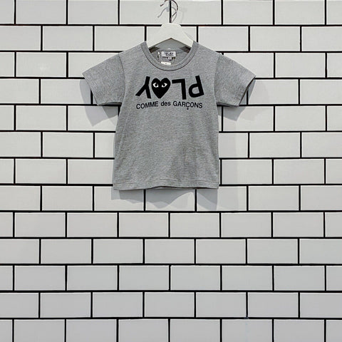 COMME DES GARCONS CDG PLAY KIDS INVERTED TEXT TEE AZ-T581-100-1