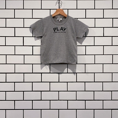 COMME DES GARCONS CDG PLAY KIDS SMALL TEXT TEE GREY AZ-T571-100-1