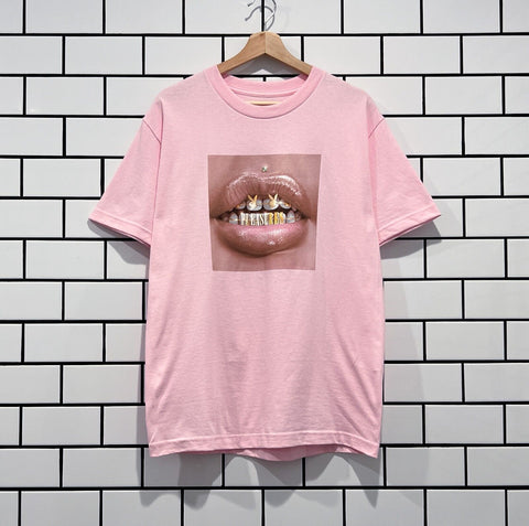 PLEASURES CAROL T-SHIRT PINK